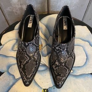 ZARA Faux Snakeskin Bootie Size 8